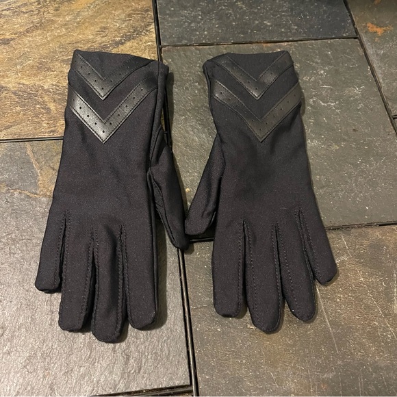 NWOT Isotoner Black Chevron Gloves - Picture 8 of 12